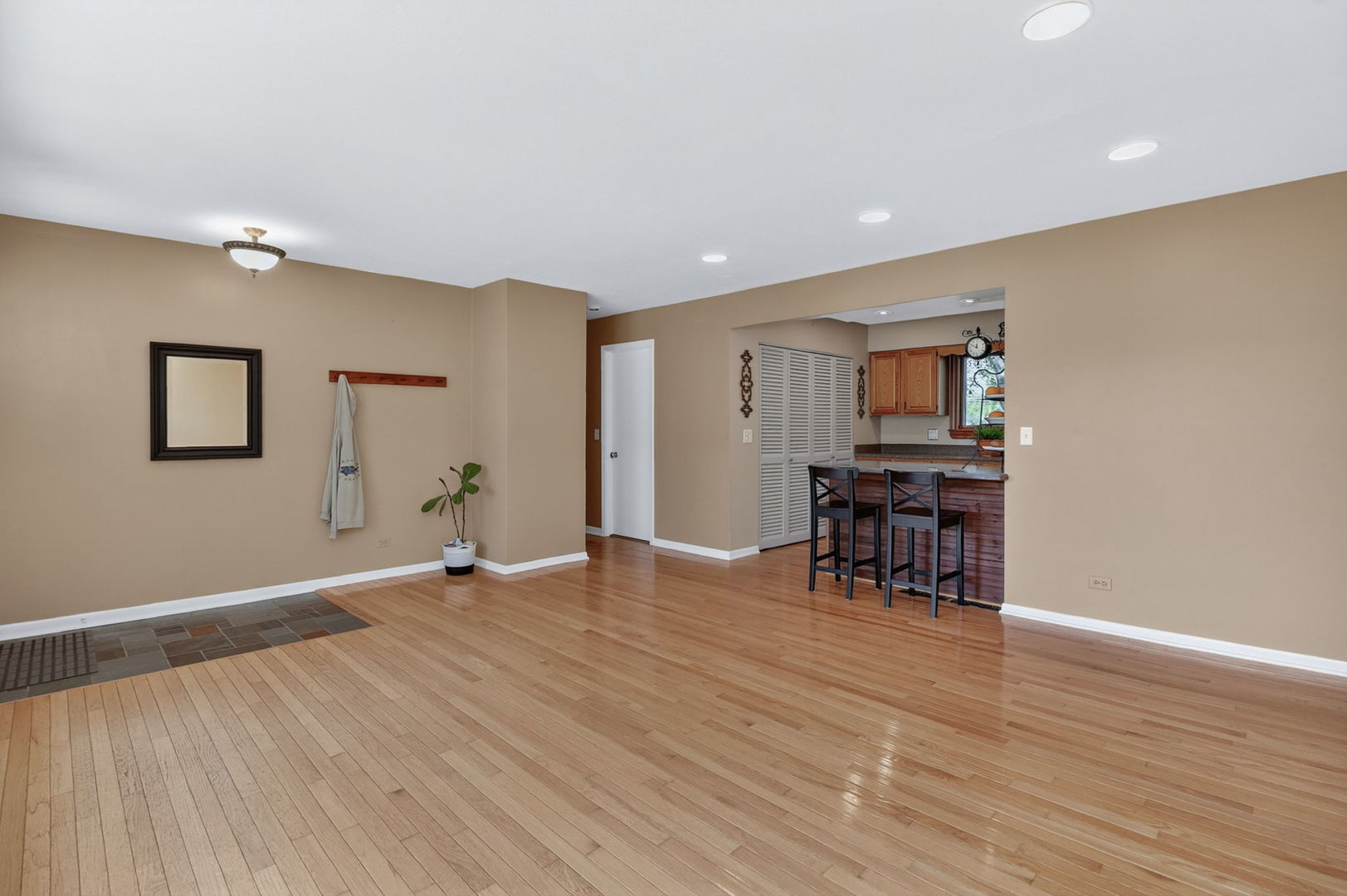 700 E Turner Avenue, Roselle, IL 60172