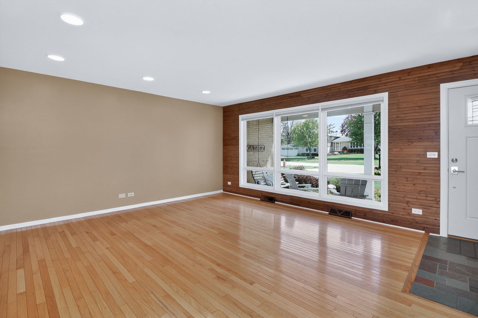 700 E Turner Avenue, Roselle, IL 60172