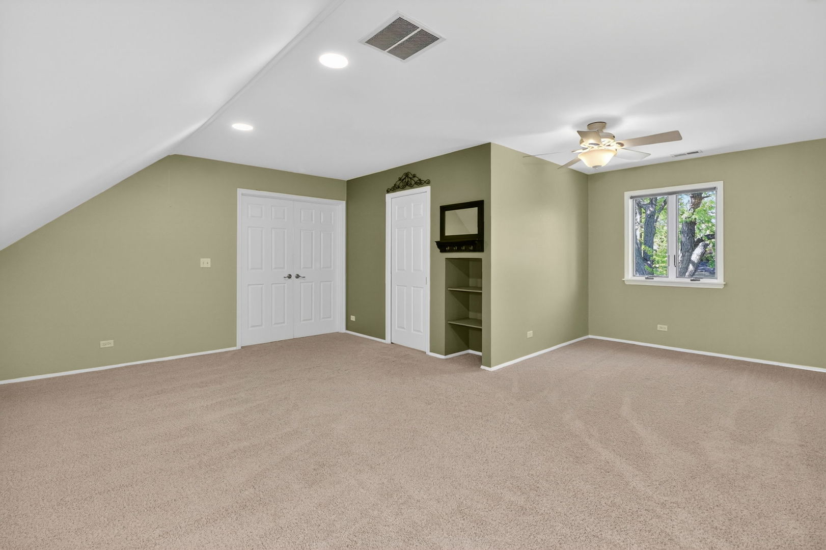 700 E Turner Avenue, Roselle, IL 60172