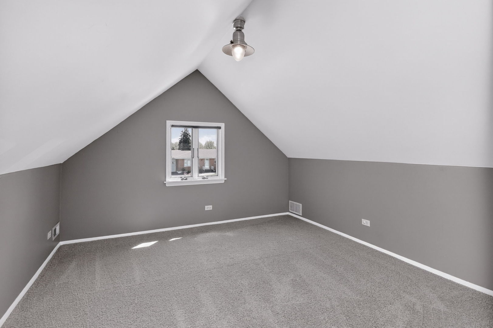 700 E Turner Avenue, Roselle, IL 60172