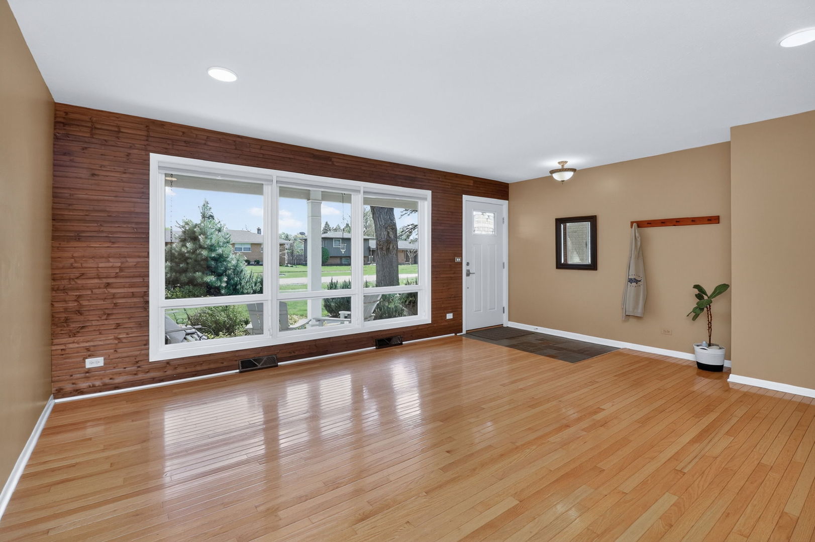 700 E Turner Avenue, Roselle, IL 60172