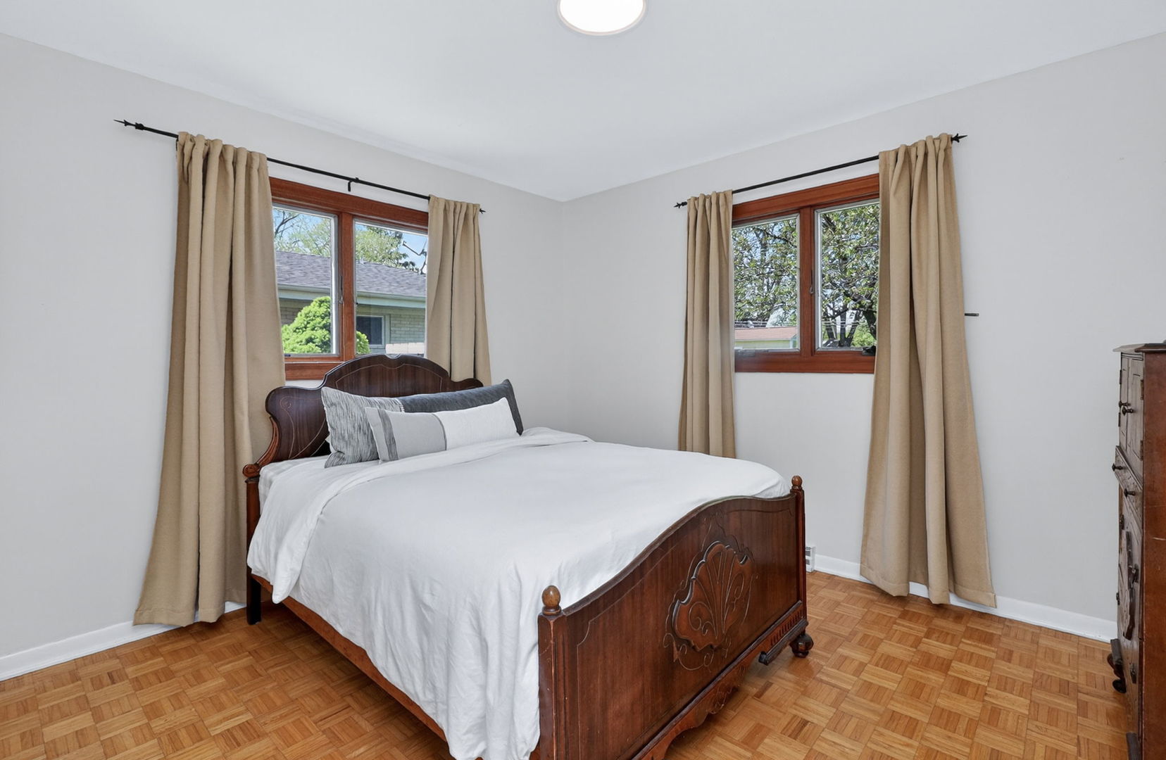 700 E Turner Avenue, Roselle, IL 60172