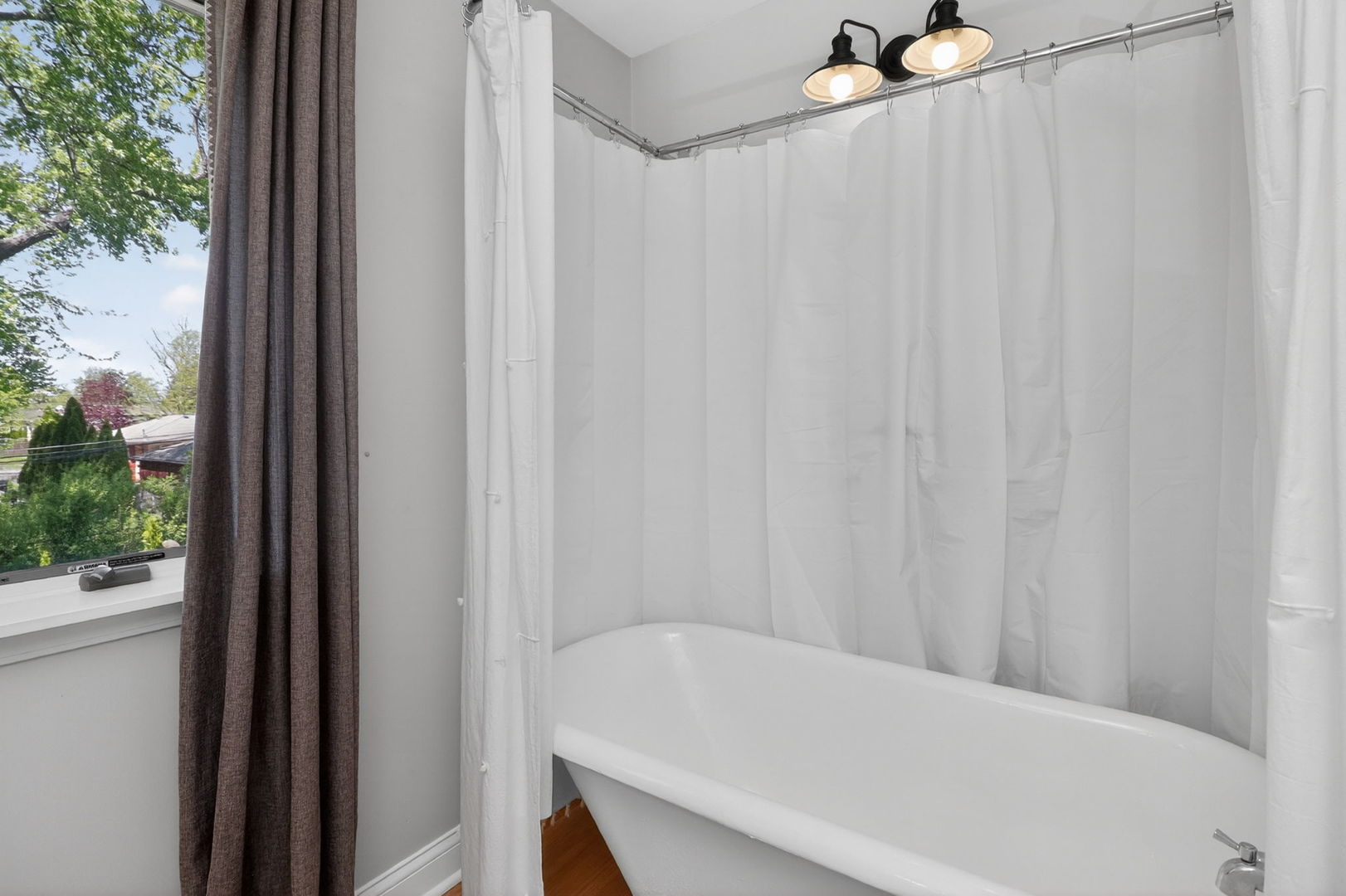 700 E Turner Avenue, Roselle, IL 60172