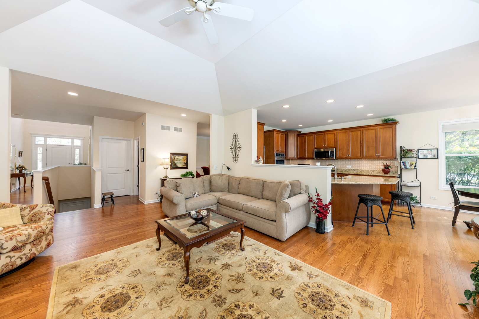 2701 W Walnut Court, Woodridge, IL 60517
