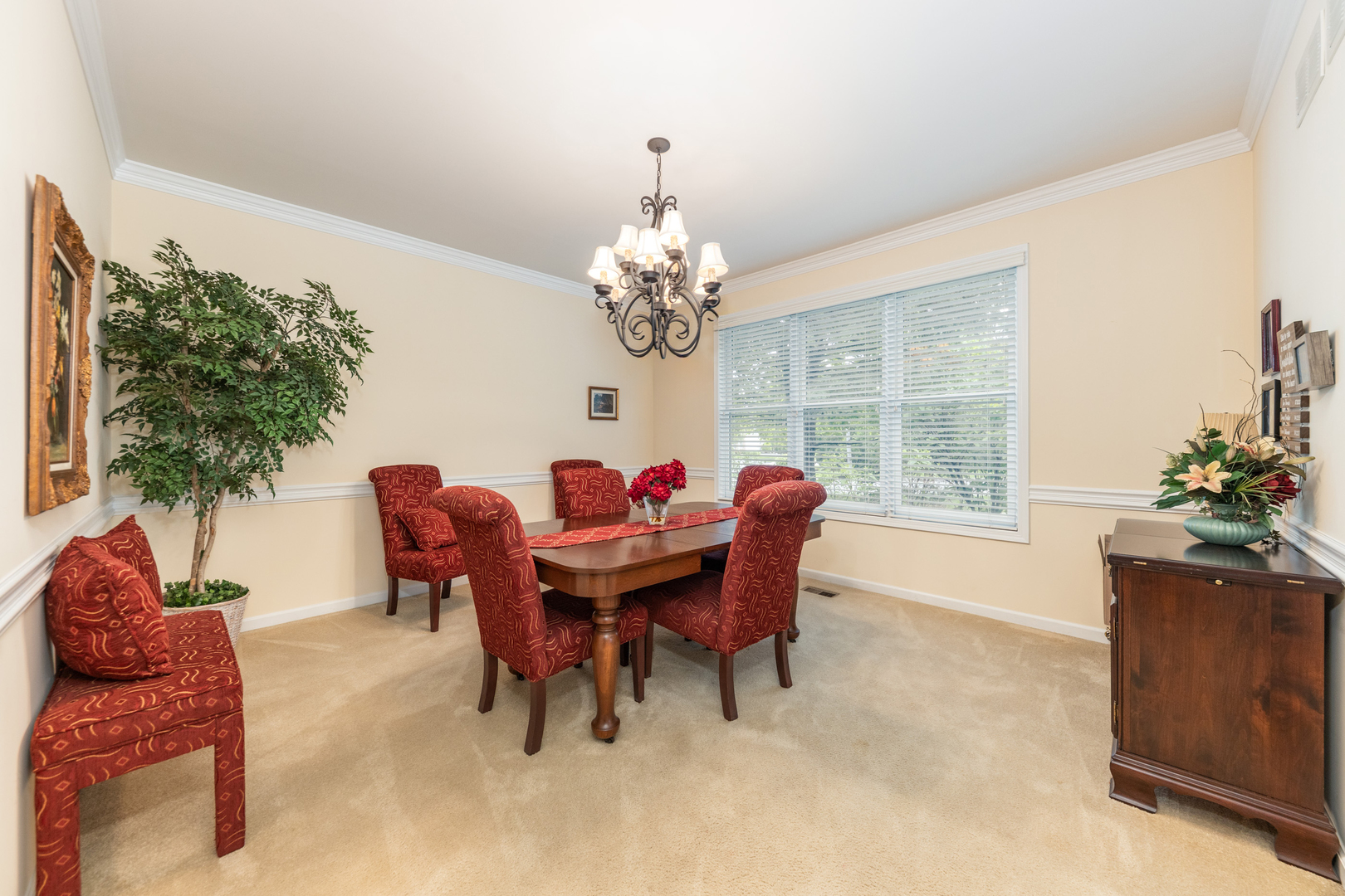 2701 W Walnut Court, Woodridge, IL 60517