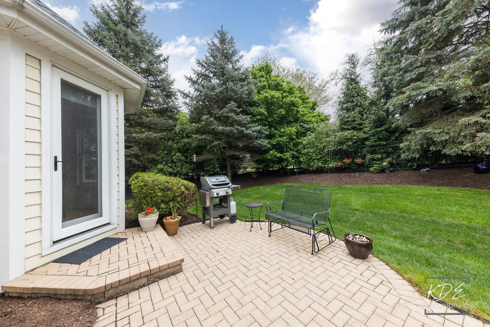 2701 W Walnut Court, Woodridge, IL 60517
