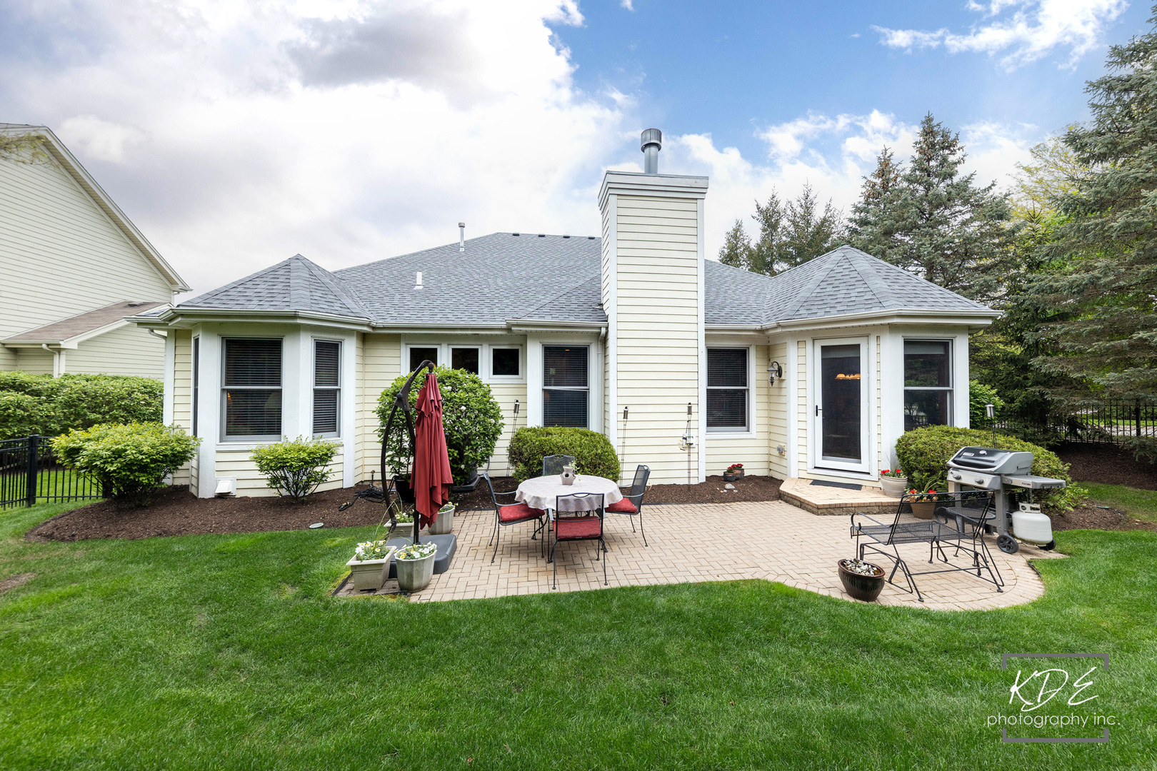 2701 W Walnut Court, Woodridge, IL 60517
