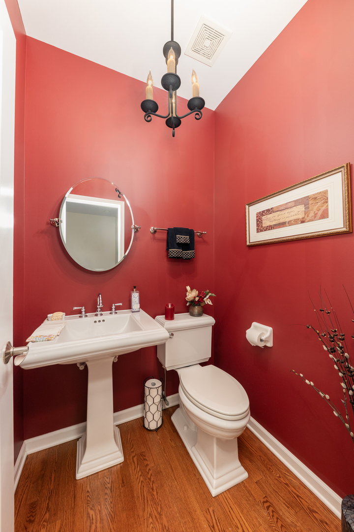 2701 W Walnut Court, Woodridge, IL 60517