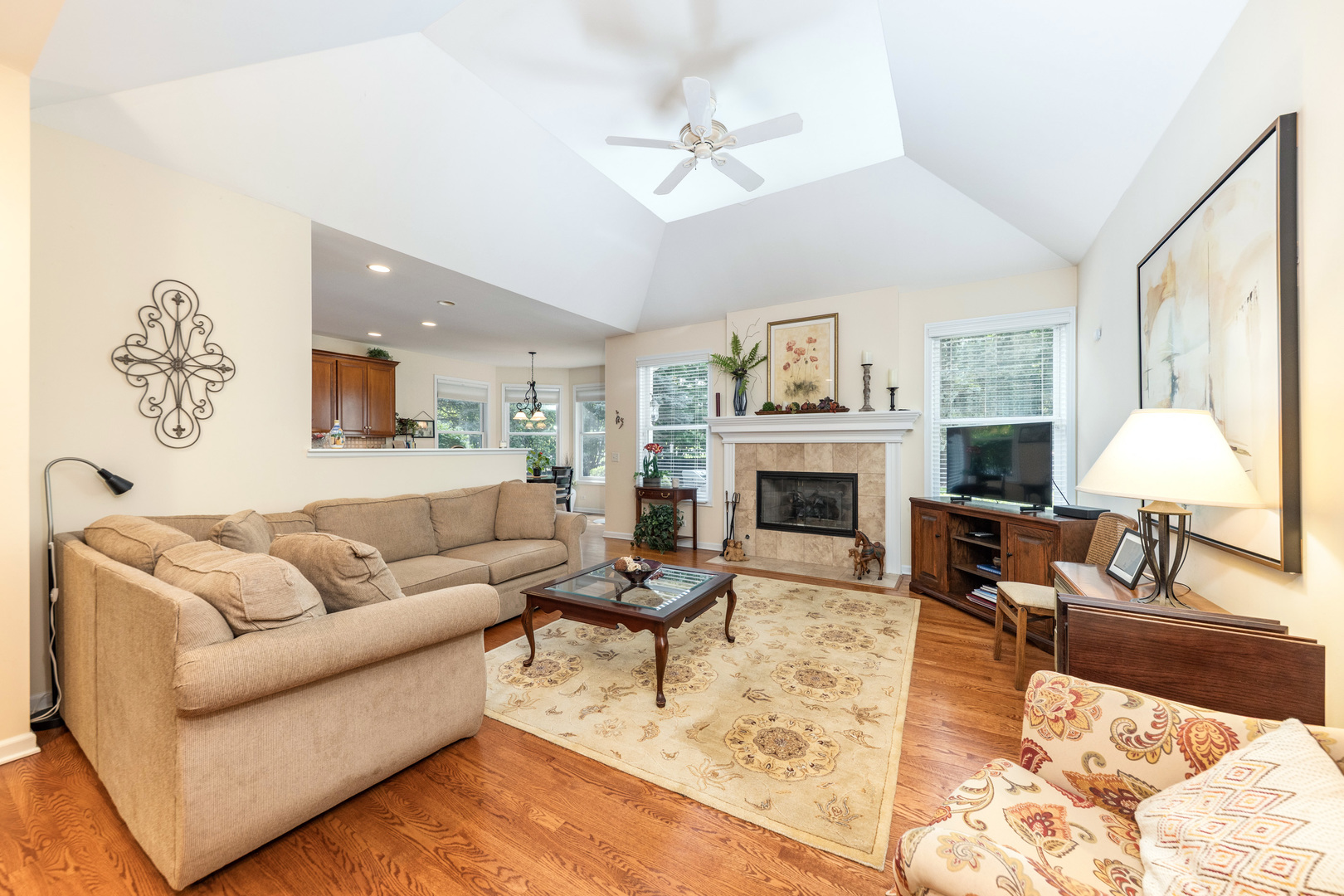2701 W Walnut Court, Woodridge, IL 60517