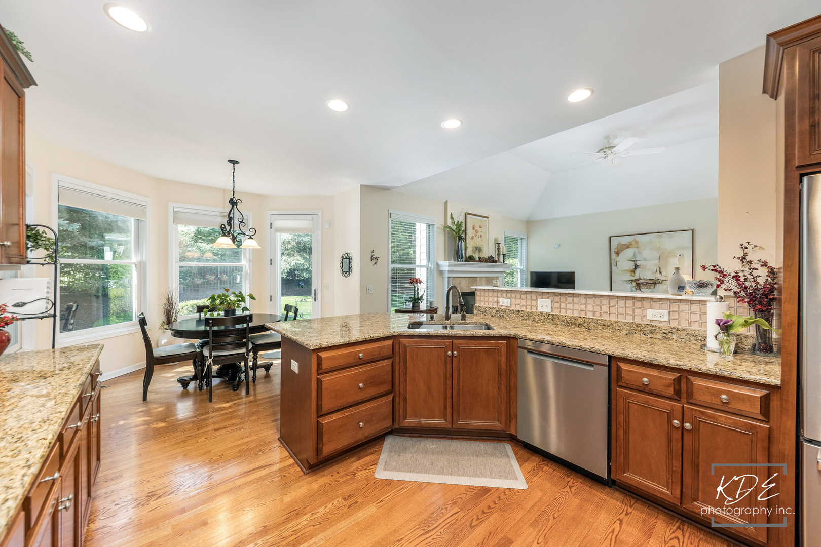 2701 W Walnut Court, Woodridge, IL 60517