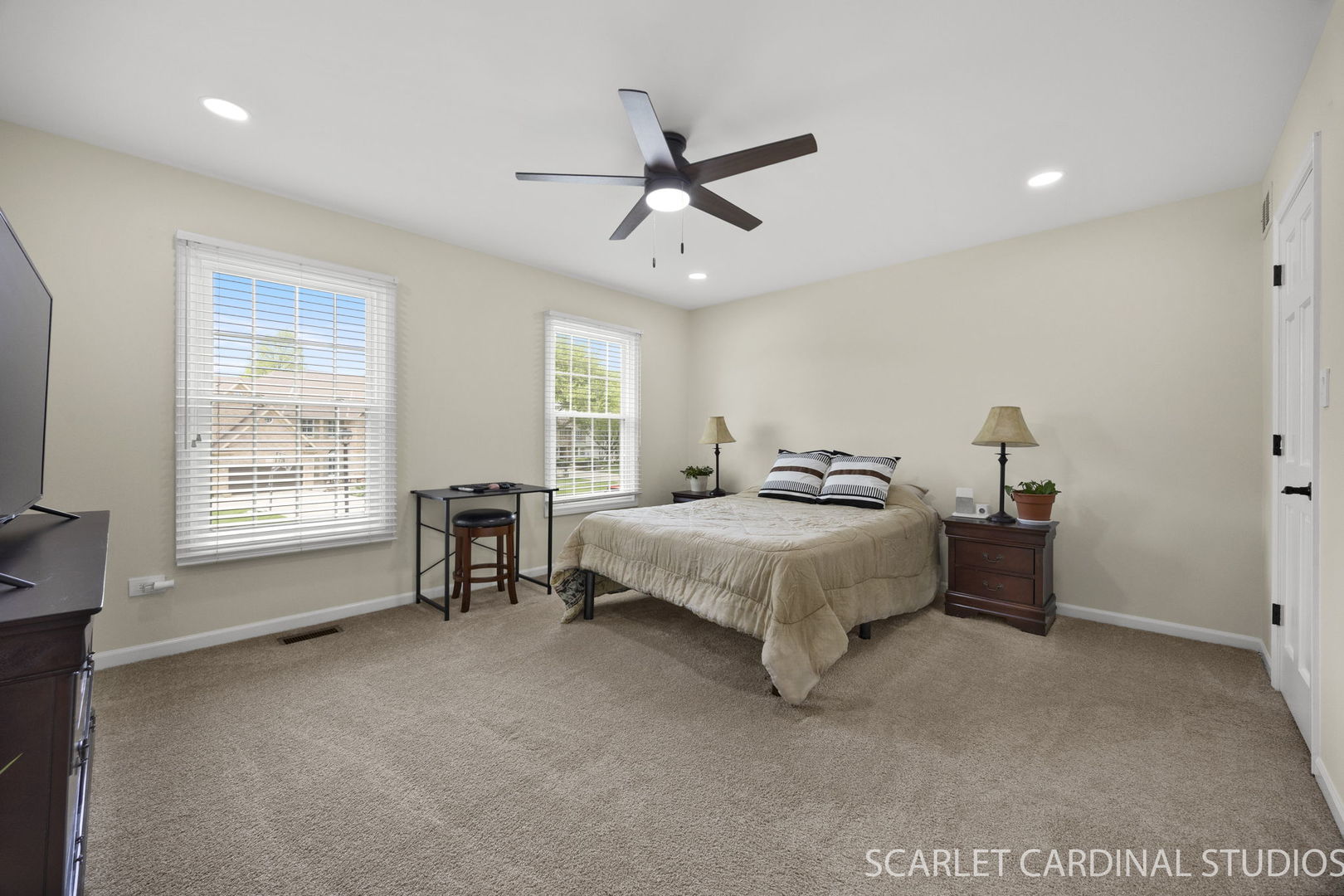 4042 Broadmoor Circle, Naperville, IL 60564