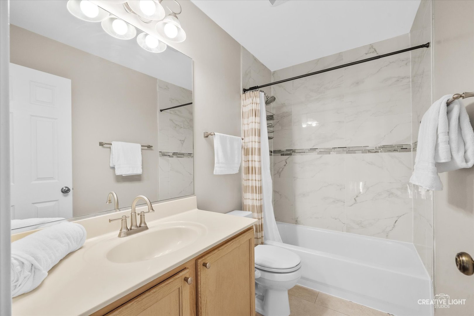 2844 Bluewater Circle, Naperville, IL 60564