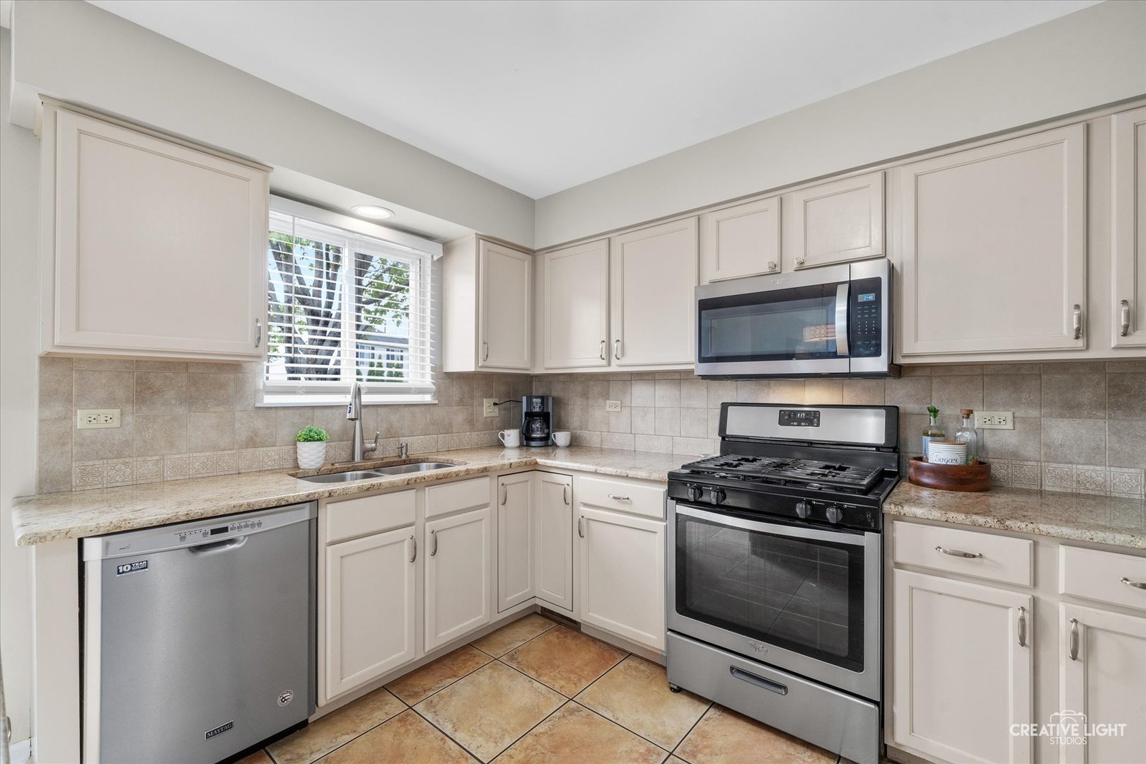 2844 Bluewater Circle, Naperville, IL 60564