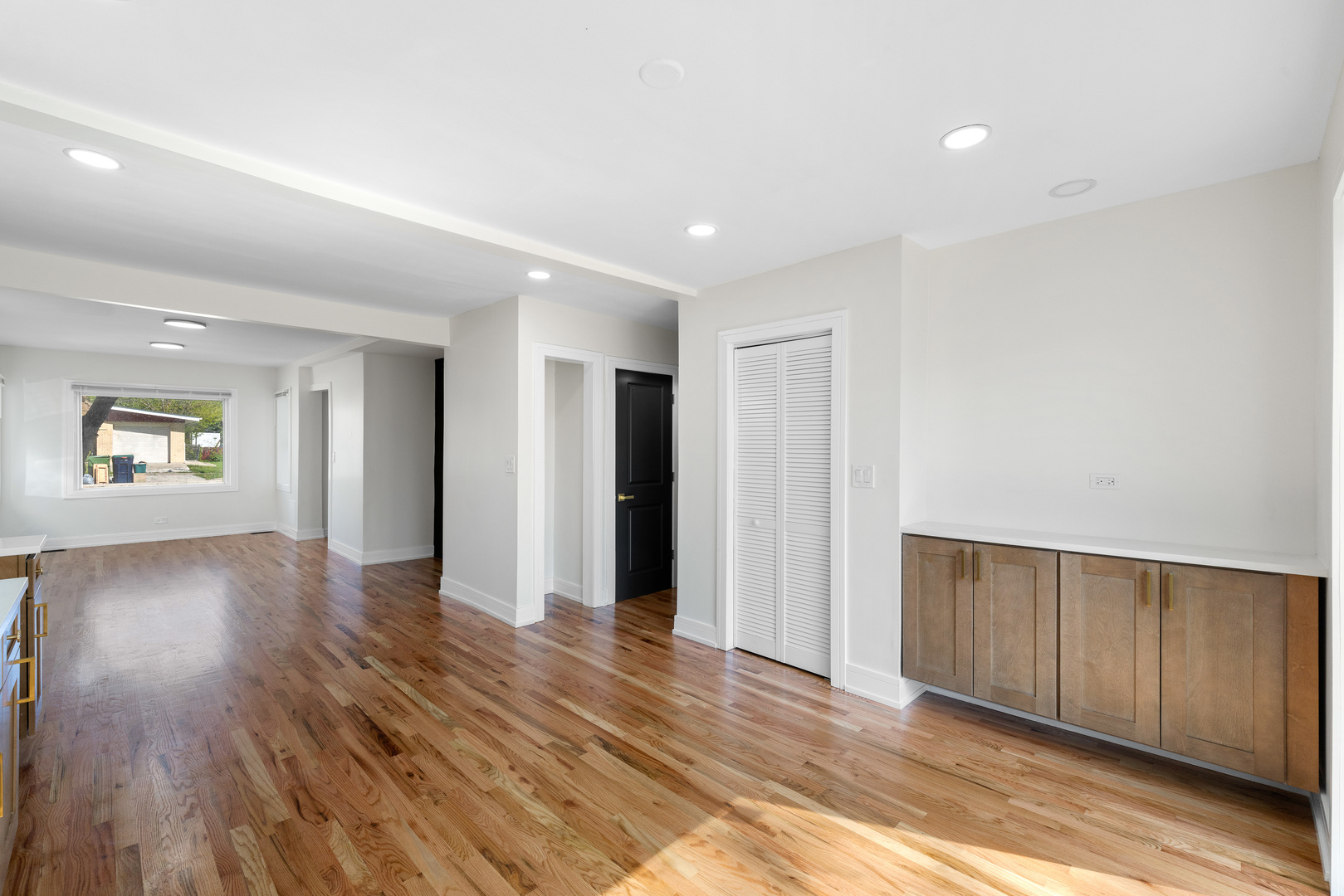 8742 S Washtenaw Avenue, Evergreen Park, IL 60805