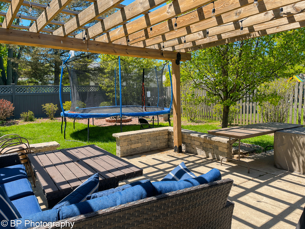 516 N Beck Road, Lindenhurst, IL 60046