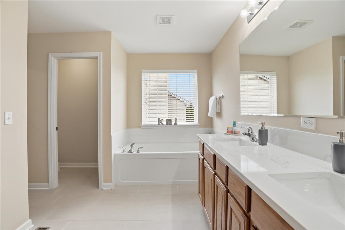 2240 Trailside Lane, Wauconda, IL 60084