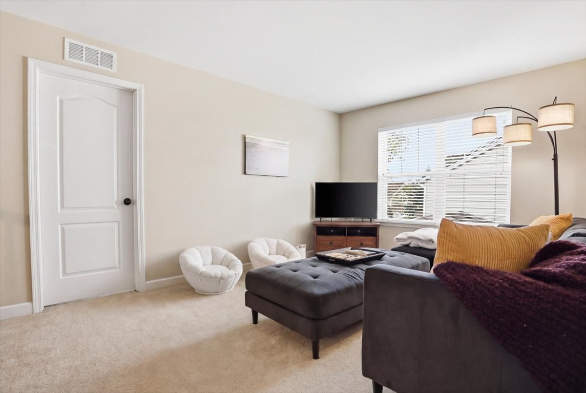 2240 Trailside Lane, Wauconda, IL 60084