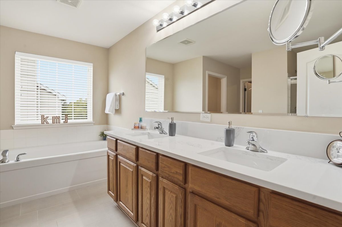 2240 Trailside Lane, Wauconda, IL 60084