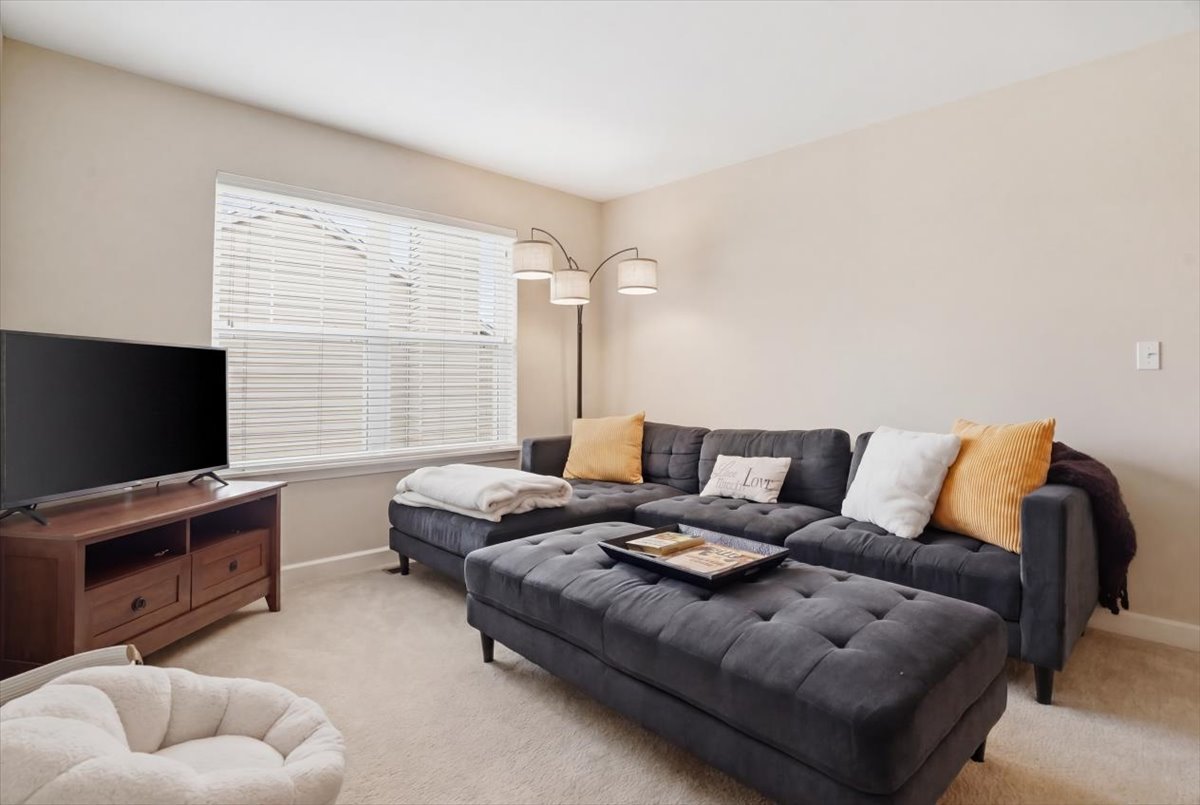 2240 Trailside Lane, Wauconda, IL 60084