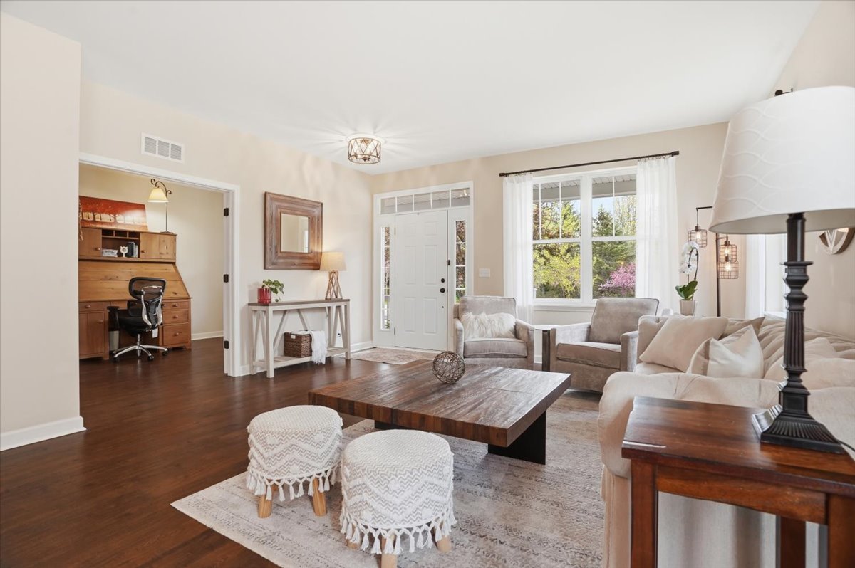 2240 Trailside Lane, Wauconda, IL 60084