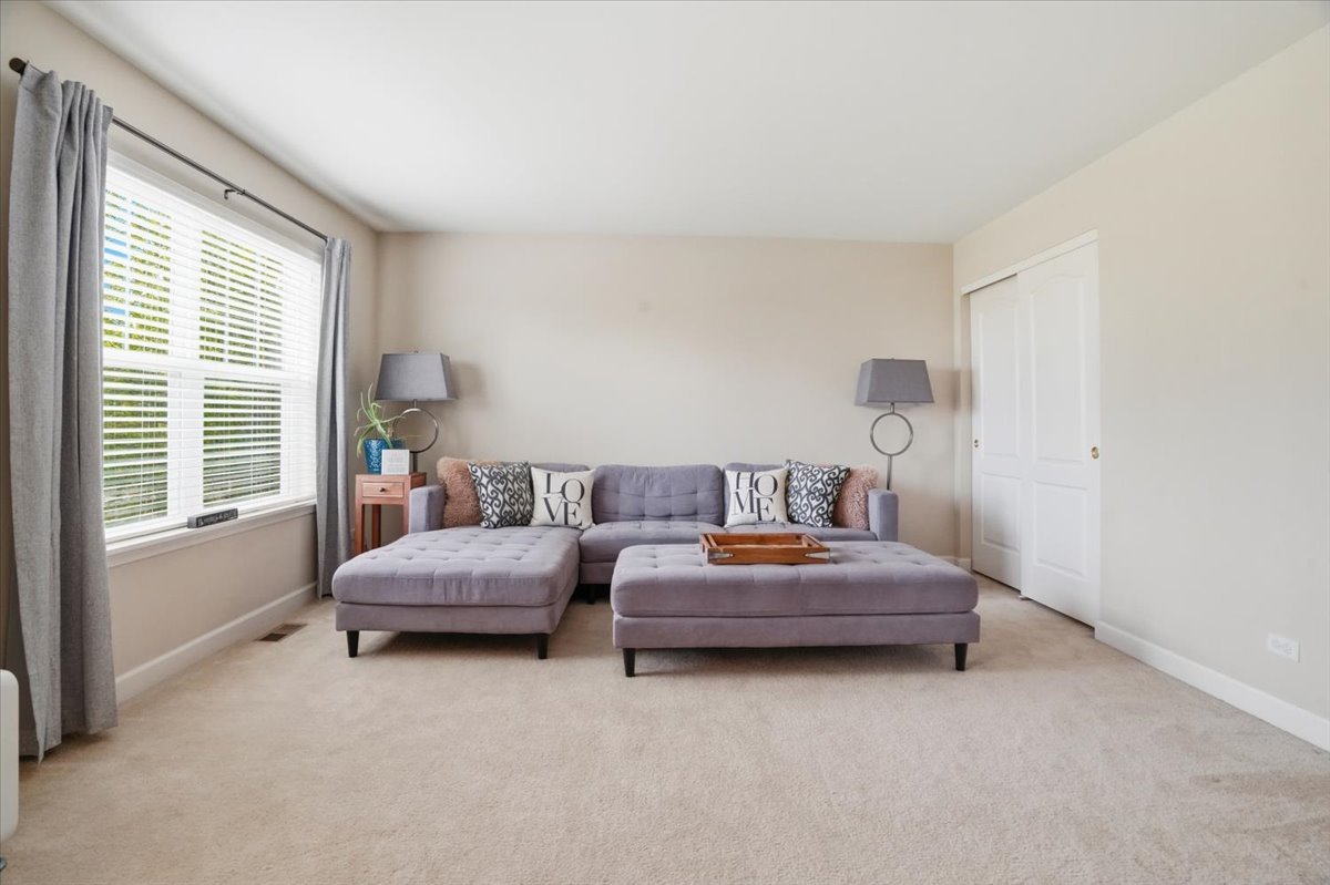 2240 Trailside Lane, Wauconda, IL 60084