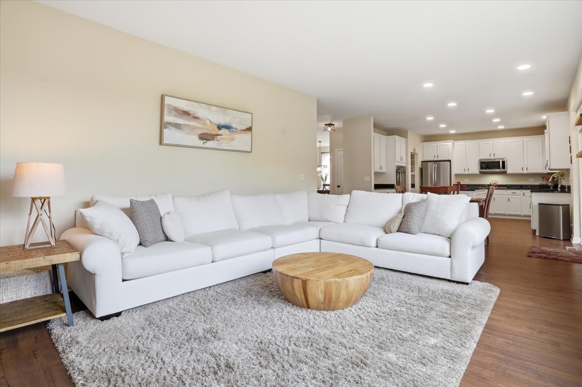 2240 Trailside Lane, Wauconda, IL 60084