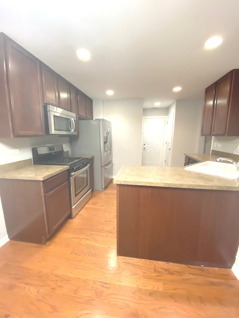 337 Devoe Drive #337, Oswego, IL 60543