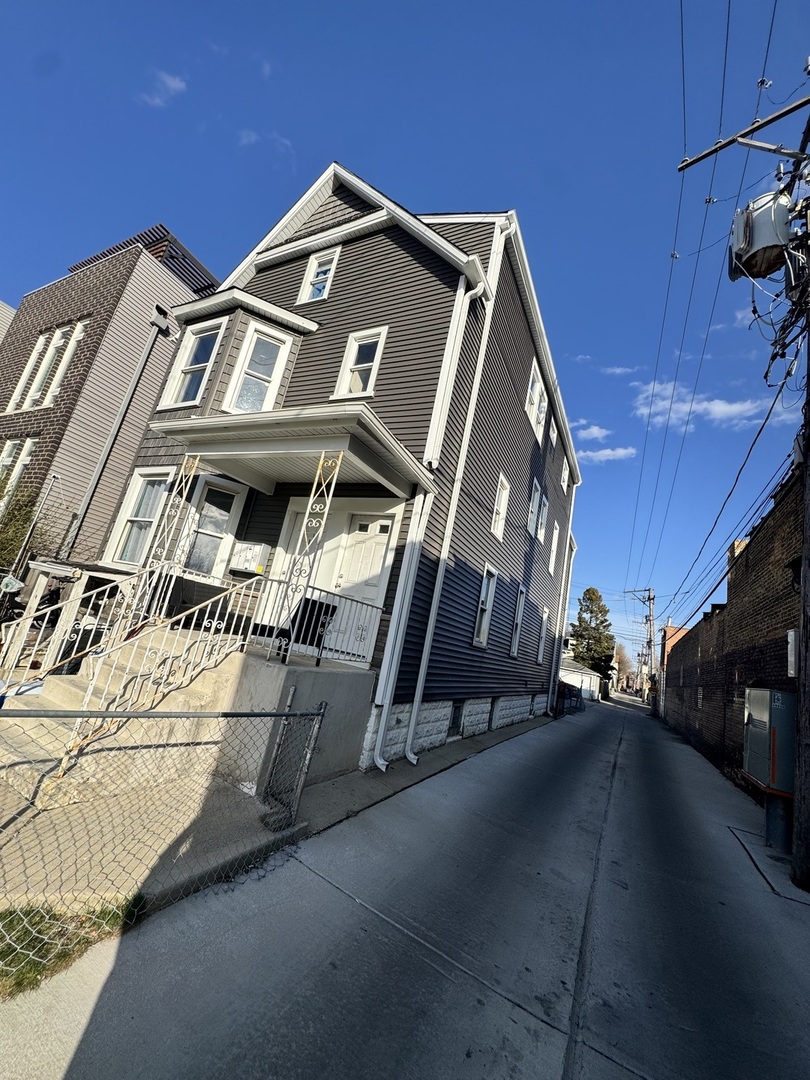 5015 N Kimberly Avenue, Chicago, IL 60630