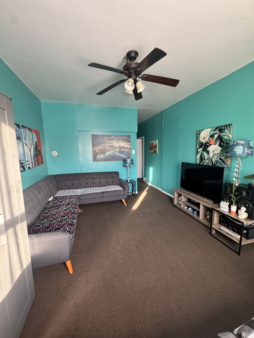 5015 N Kimberly Avenue, Chicago, IL 60630