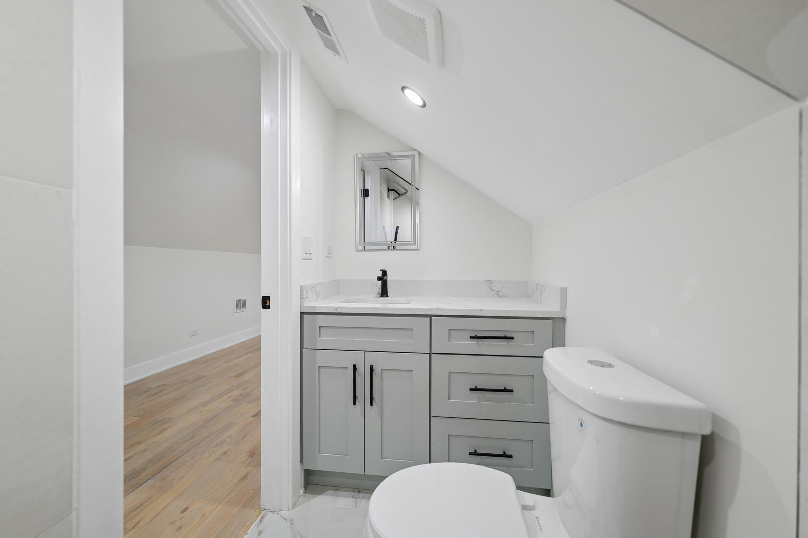 5218 W 55th Street, Chicago, IL 60638