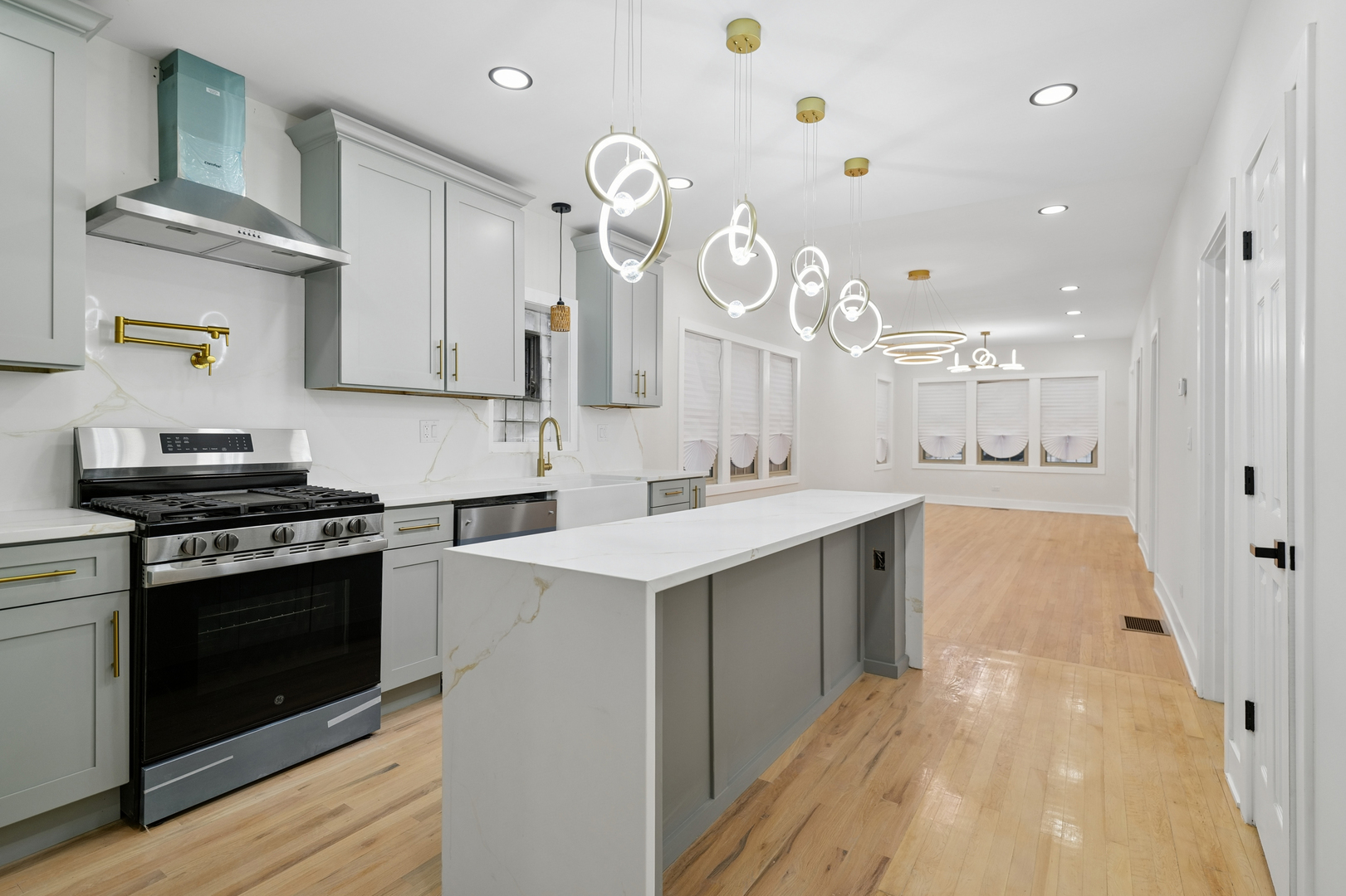 5218 W 55th Street, Chicago, IL 60638