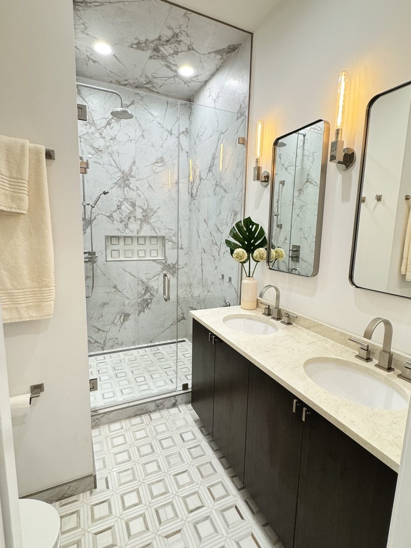 2704 W Thomas Street #2, Chicago, IL 60622