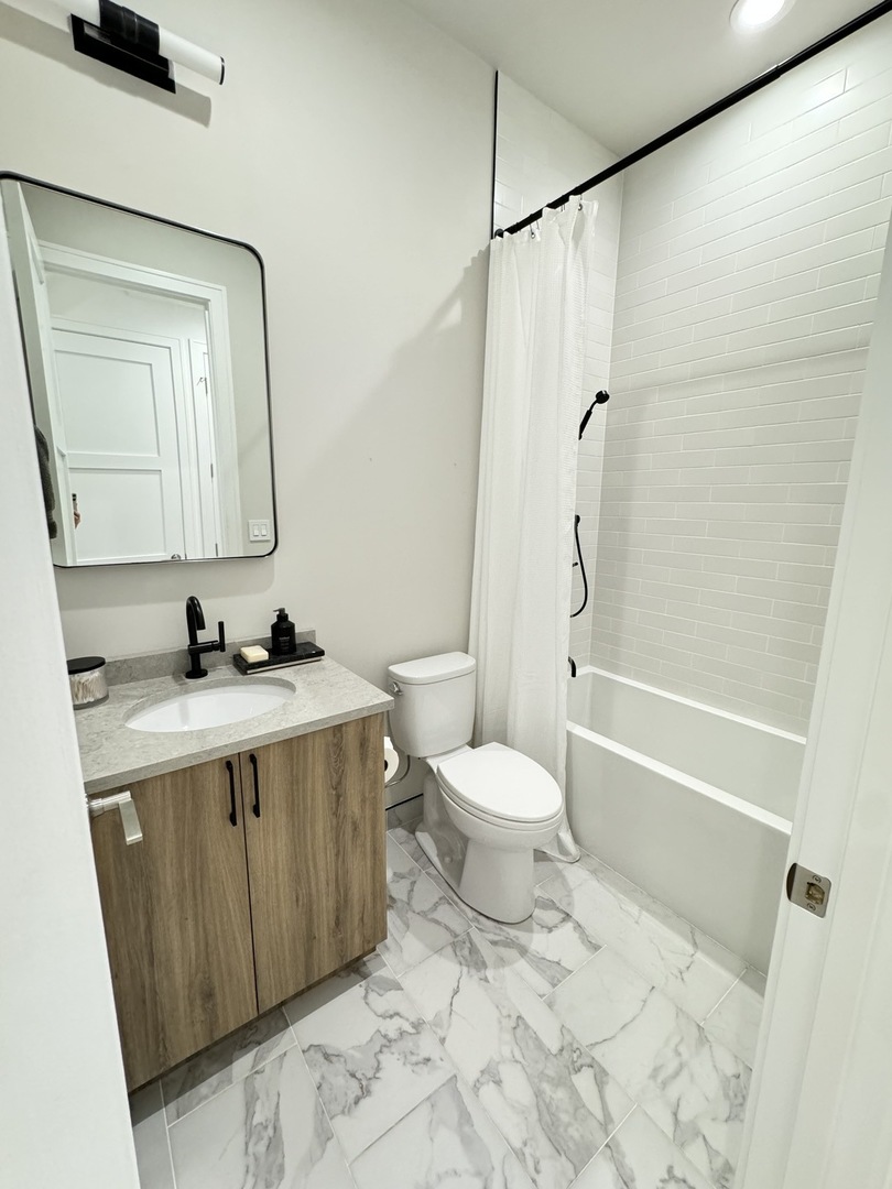 2704 W Thomas Street #2, Chicago, IL 60622