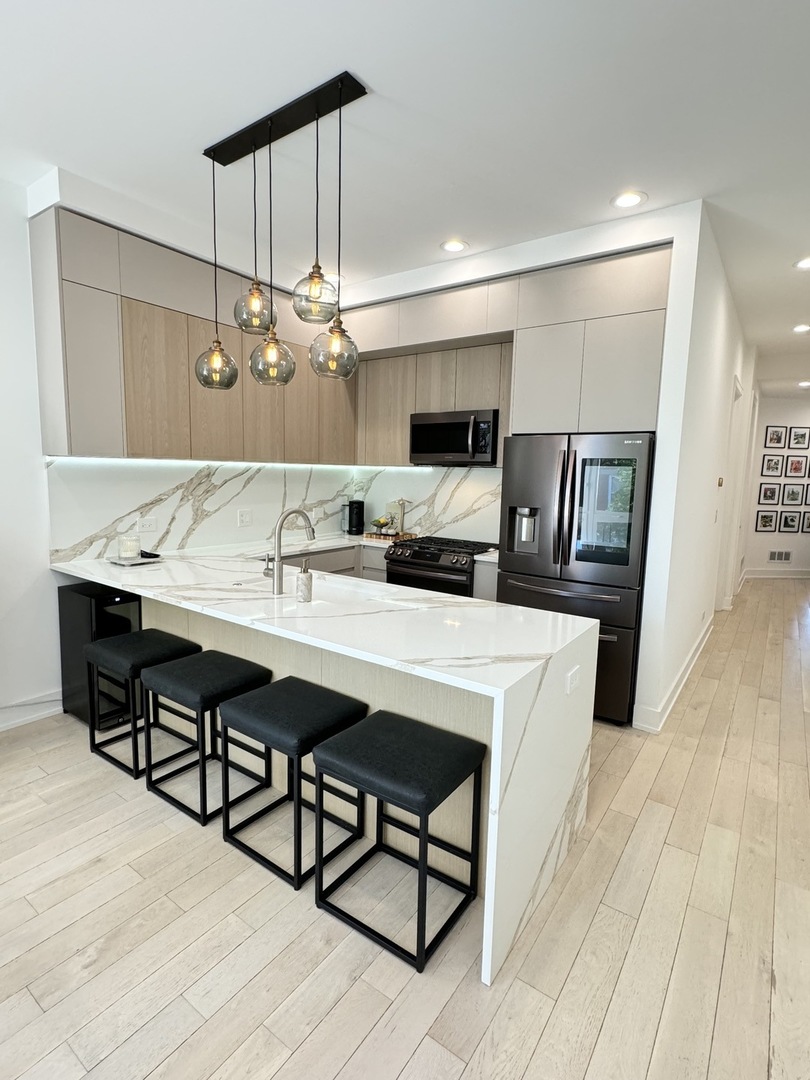 2704 W Thomas Street #2, Chicago, IL 60622