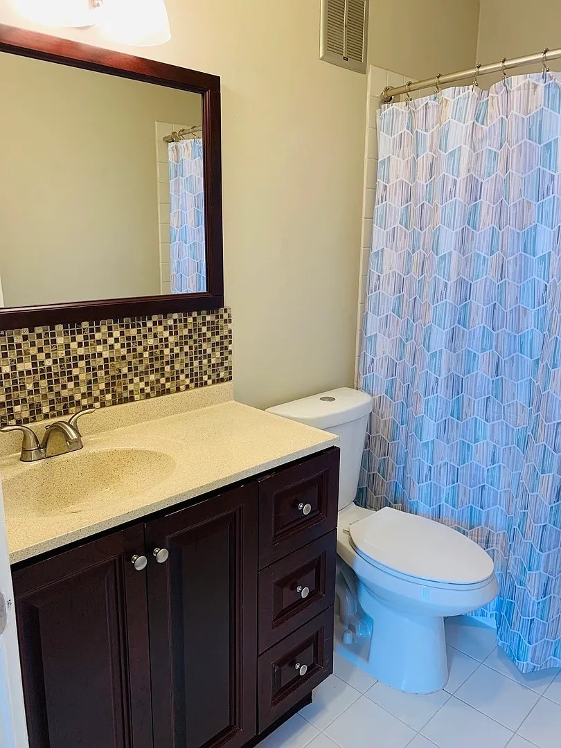 225 S Rohlwing Road #518, Palatine, IL 60074