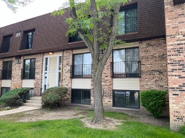 183 N Waters Edge Drive #301, Glendale Heights, IL 60139