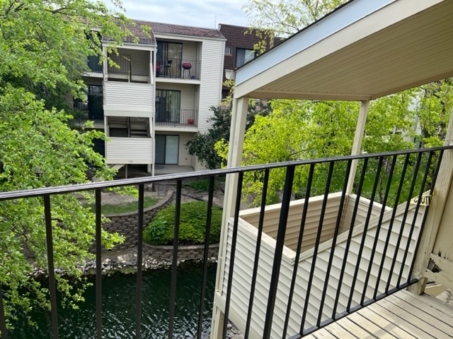 183 N Waters Edge Drive #301, Glendale Heights, IL 60139