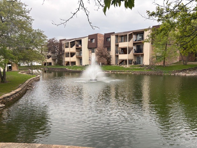 183 N Waters Edge Drive #301, Glendale Heights, IL 60139