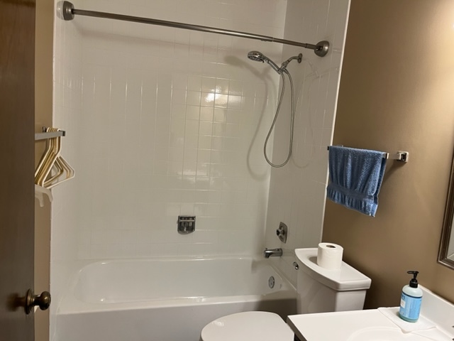 183 N Waters Edge Drive #301, Glendale Heights, IL 60139