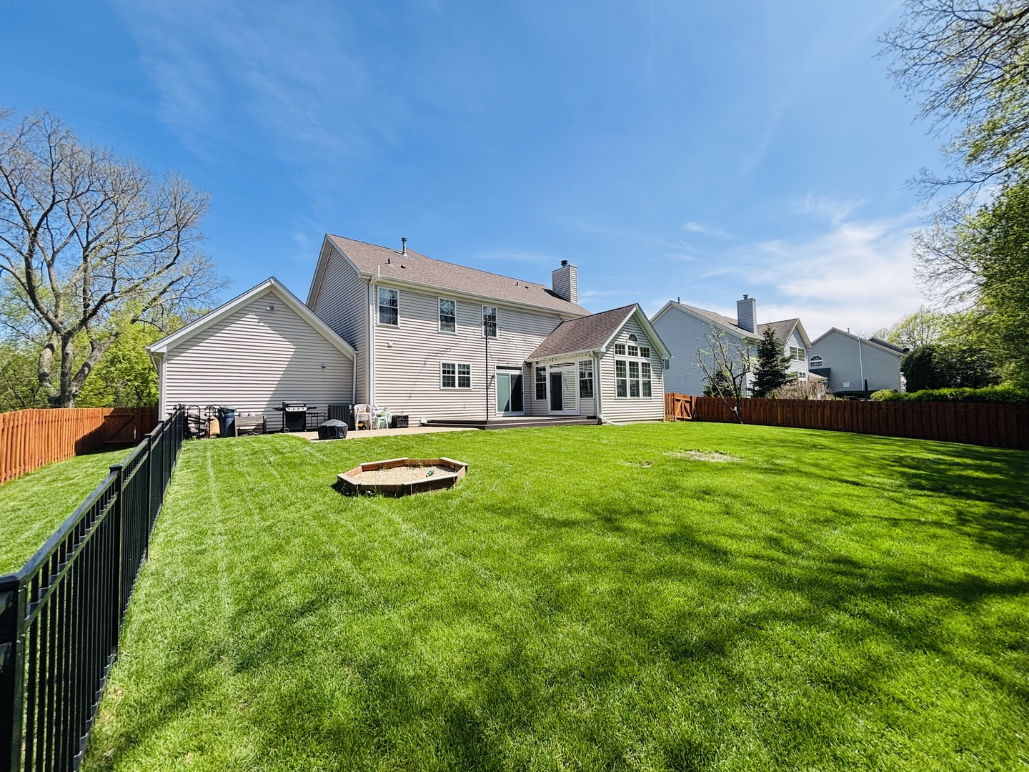 802 Autumn Hill, West Dundee, IL 60118