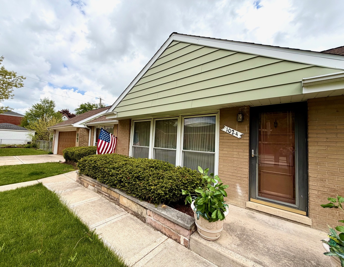 1024 Bristol Avenue, Westchester, IL 60154