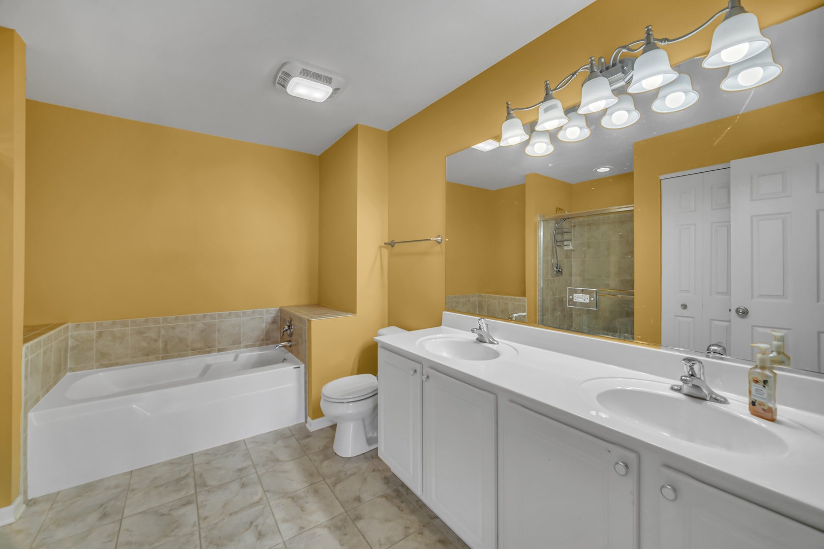 574 N Fox Trail #574, Round Lake, IL 60073