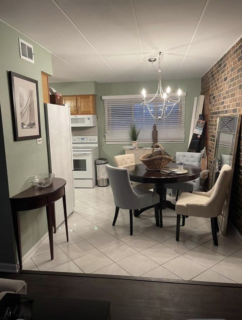 11103 S St Louis Avenue #203, Chicago, IL 60655