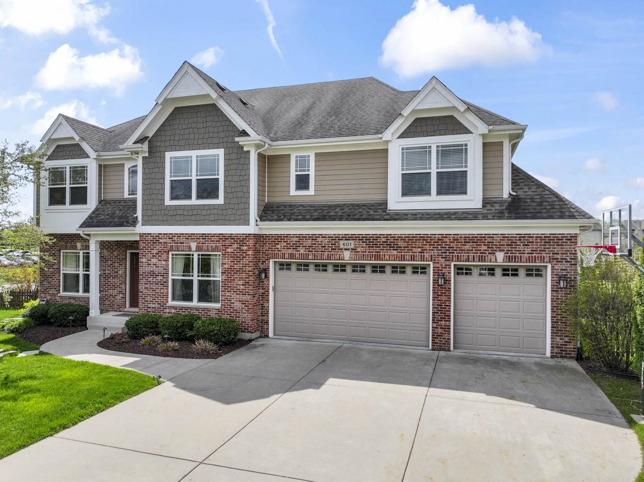 601 Oak Lane, South Elgin, IL 60177