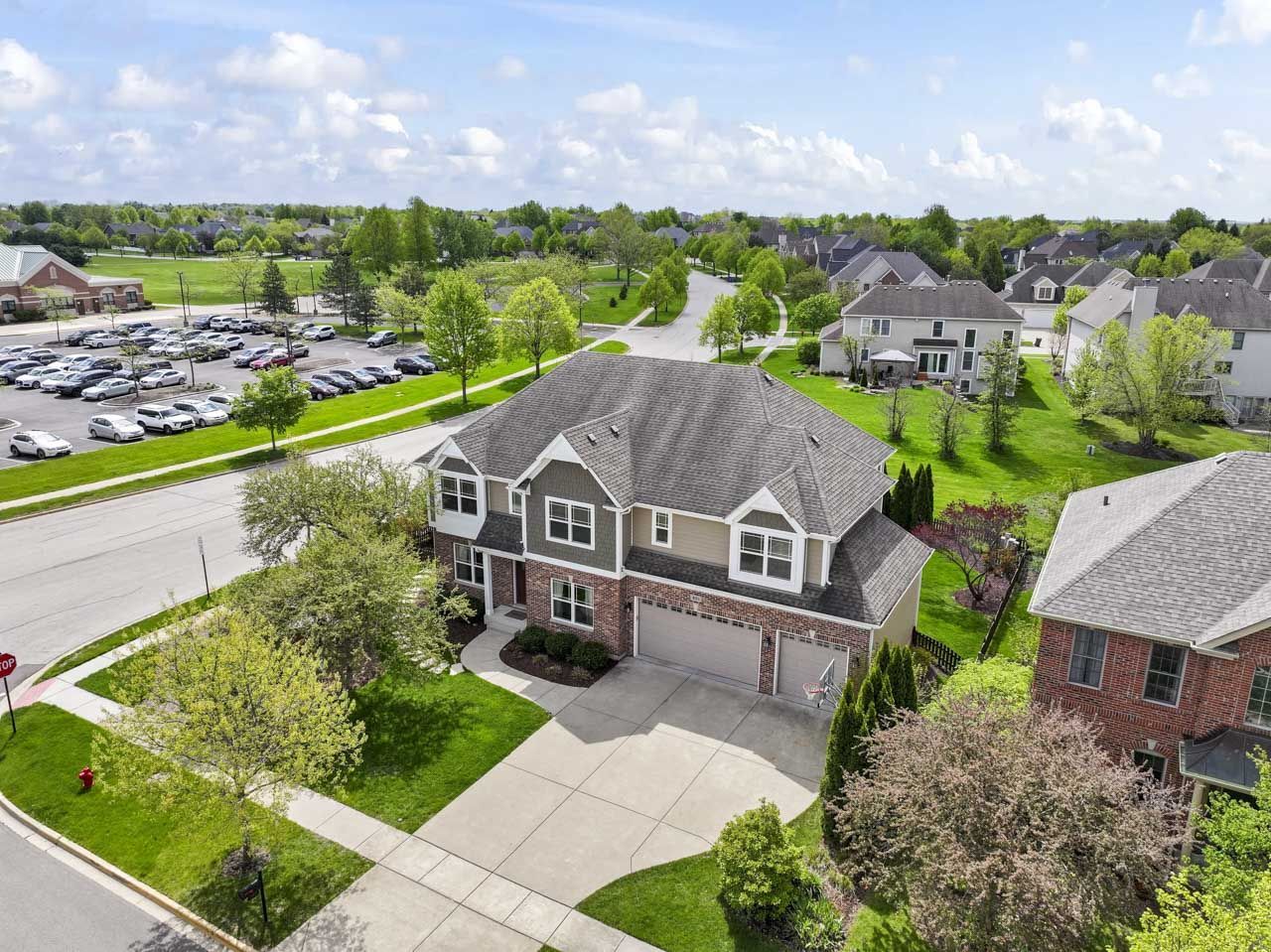 601 Oak Lane, South Elgin, IL 60177