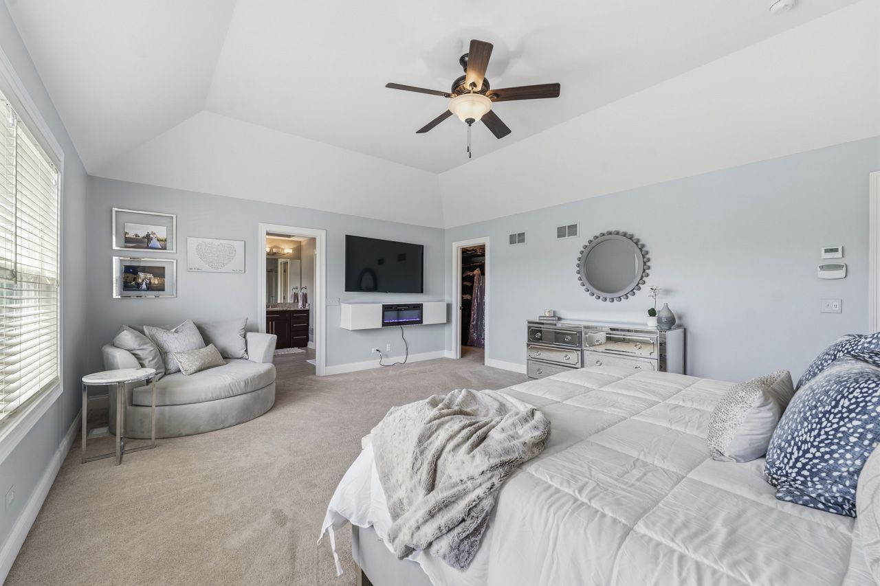 601 Oak Lane, South Elgin, IL 60177