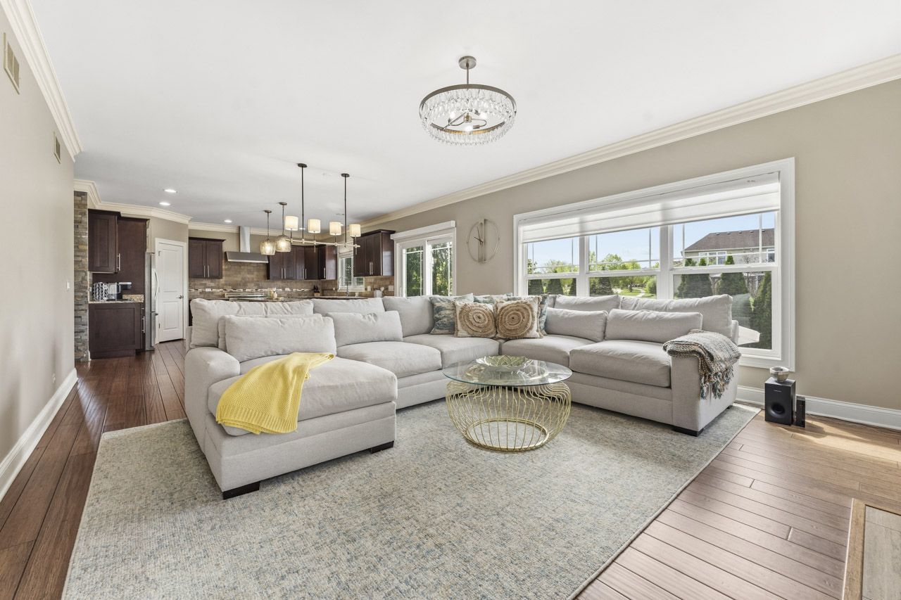 601 Oak Lane, South Elgin, IL 60177