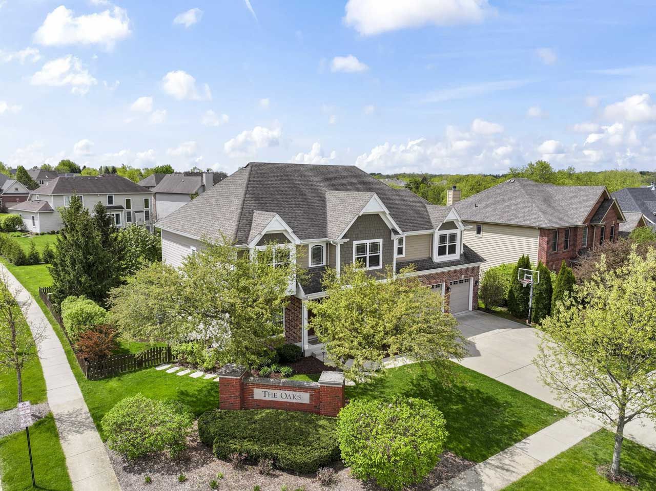 601 Oak Lane, South Elgin, IL 60177