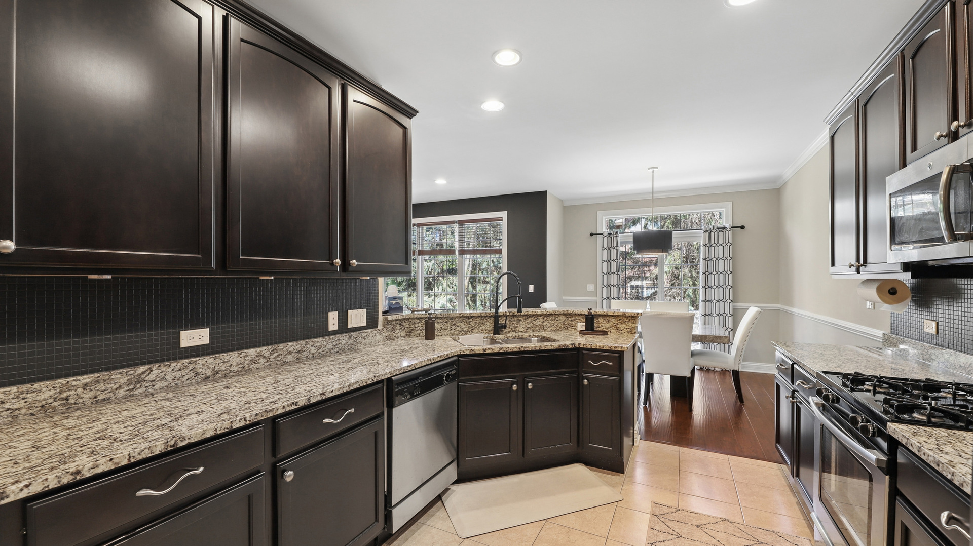 2466 Nicola Court, Addison, IL 60101