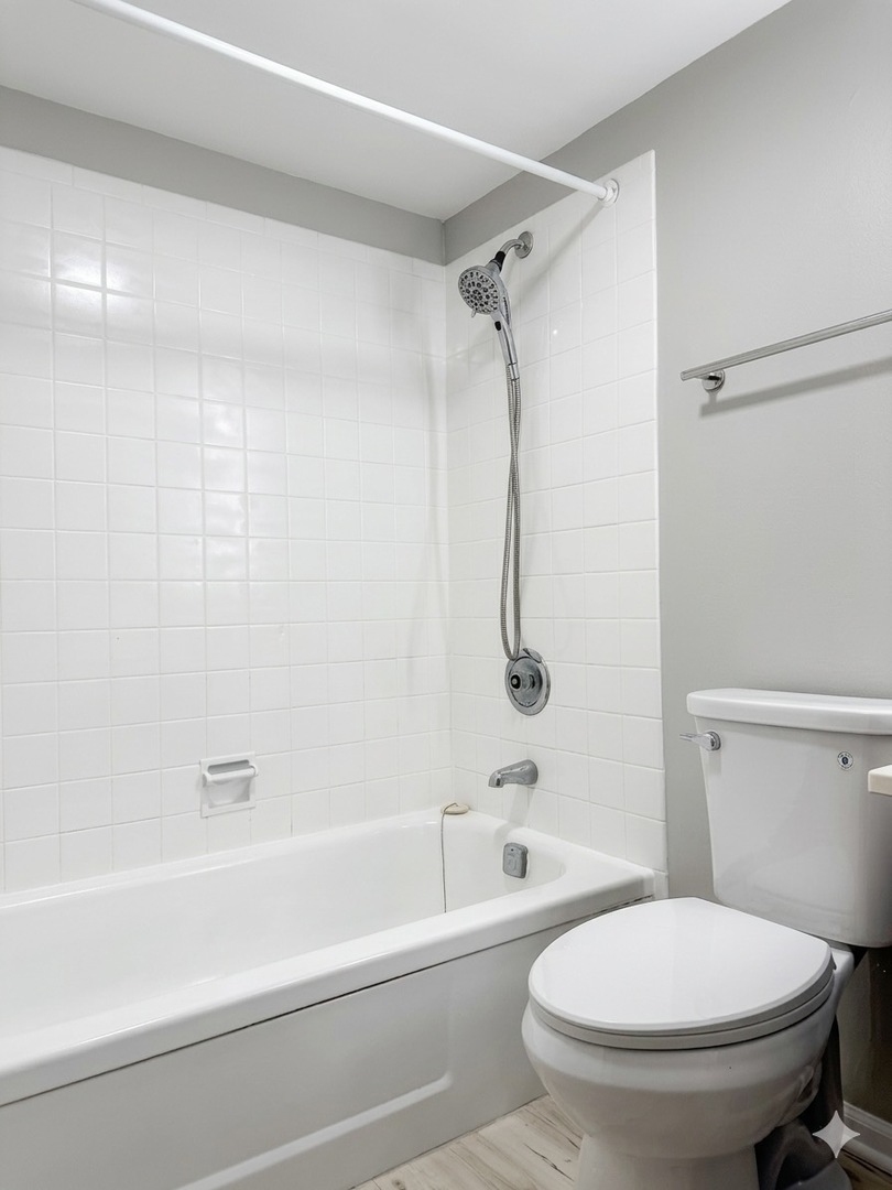 1104 Mercury Drive #1B, Schaumburg, IL 60193